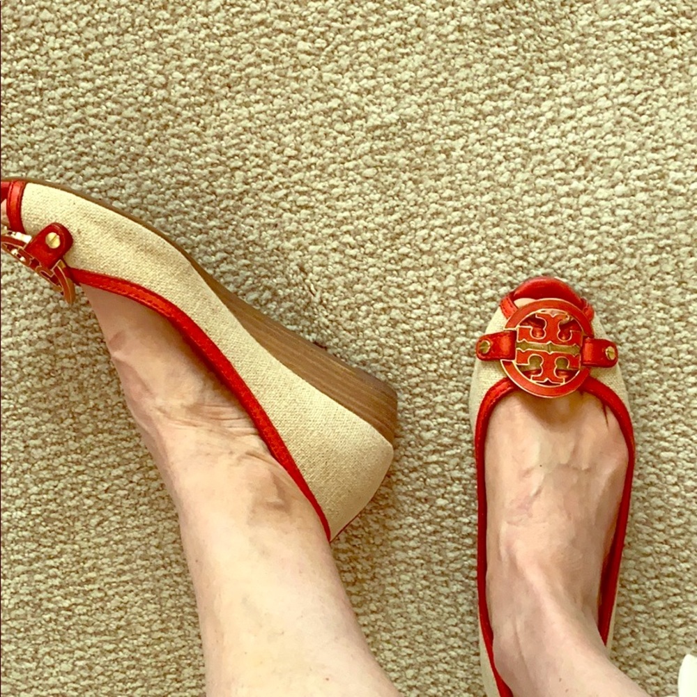Super cute tory Burch low wedge